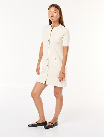 Robe courte en maille lourde boutonnée