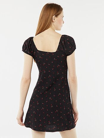 Robe courte en matière gaufrée à manches courtes