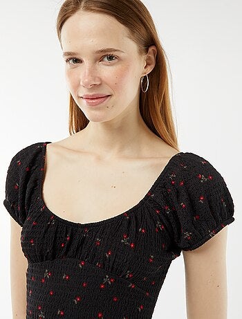 Robe courte en matière gaufrée à manches courtes