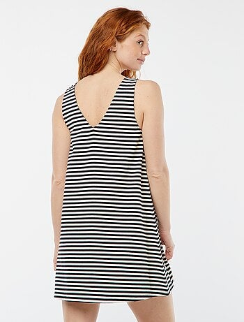 Robe courte sans manches