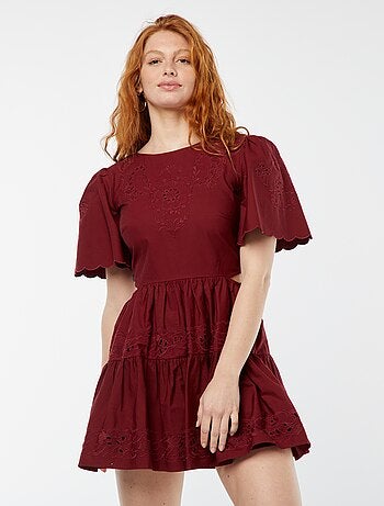 Robe courte unie avec broderies anglaises
