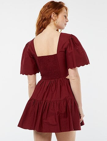 Robe courte unie avec broderies anglaises