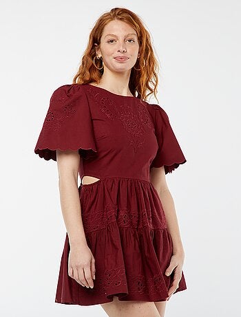 Robe courte unie avec broderies anglaises