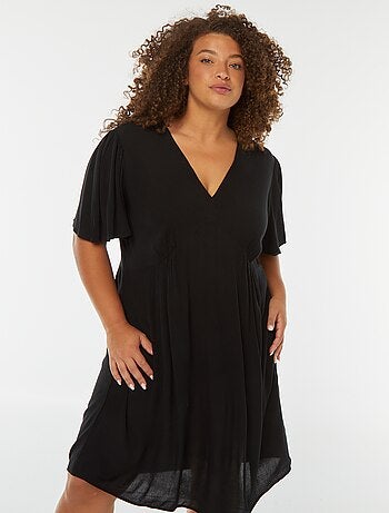 Robe courtes avec manches papillon