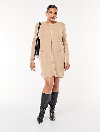 Robe courtes en maille fine col V et boutons dorés