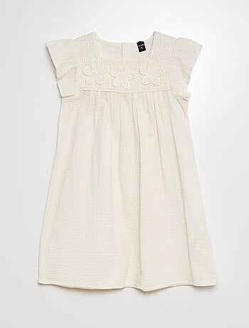 Robe en gaze de coton avec motifs en crochet