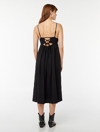Robe longue à bretelles ouverte dans le dos