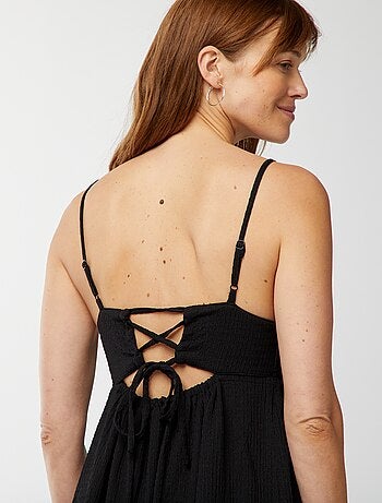 Robe longue à bretelles ouverte dans le dos