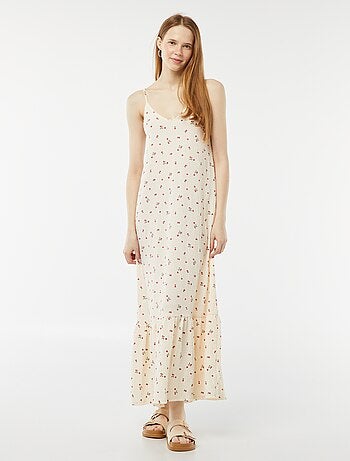 Robe longue à fines bretelles en matière gaufrée