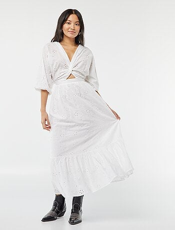 Robe longue avec broderie anglaise et volant à la base