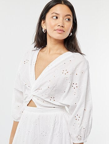 Robe longue avec broderie anglaise et volant à la base