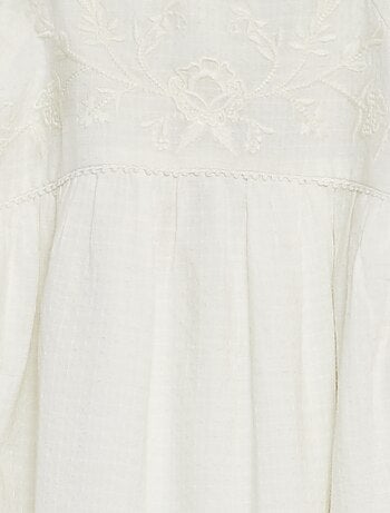 Robe longue avec broderies