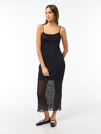 Robe longue en dentelle à fines bretelles