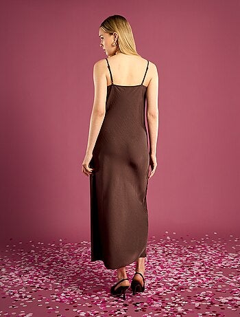 Robe midi satinée unie coupe longue et dos nu