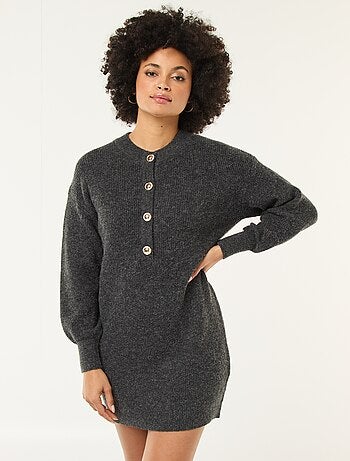 Robe pull avec boutons dorés