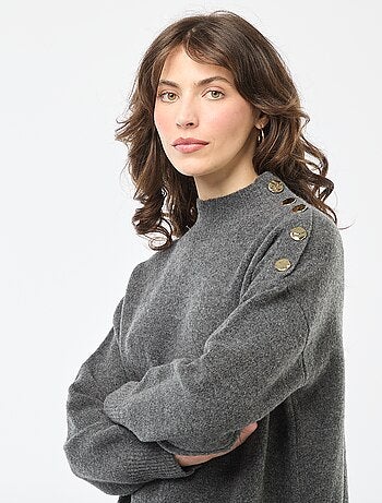 Robe pull avec boutons fantaisies