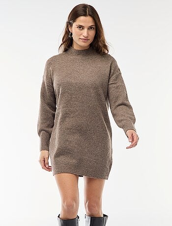 Robe pull avec boutons fantaisies