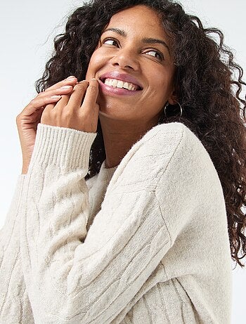 Robe pull courte en maille torsade