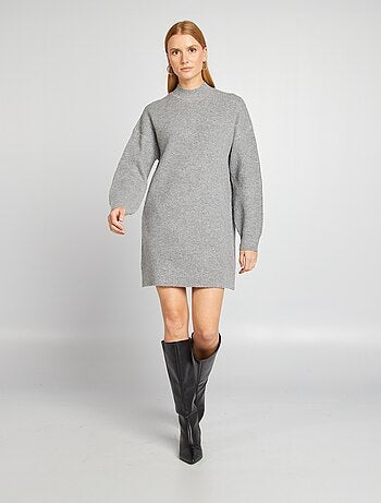 Robe pull en maille et col ras du cou