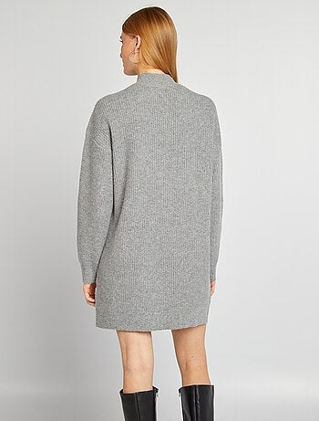 Robe pull en maille et col ras du cou