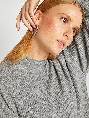 Robe pull en maille et col ras du cou