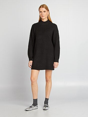 Robe pull en maille et col ras du cou