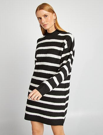 Robe pull en maille et col ras du cou