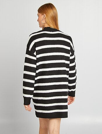 Robe pull en maille et col ras du cou