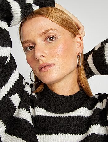 Robe pull en maille et col ras du cou