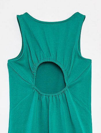 Robe sans manches ouverte dans le dos