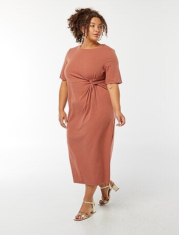 Robe unie drapée coupe midi