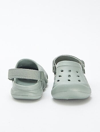 Sabots en plastique moulé à scratch