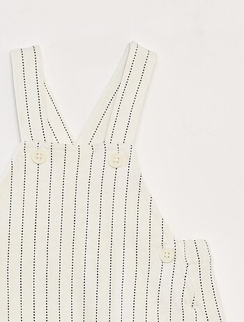 Salopette courte à bretelles croisées