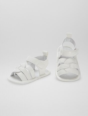 Sandales avec lanières croisées
