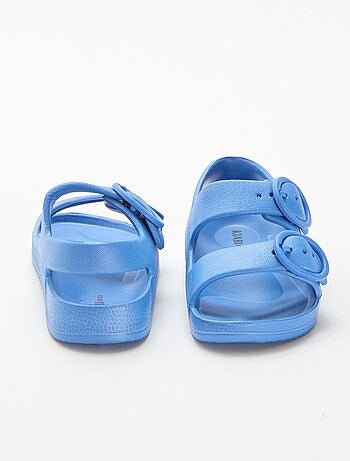 Sandales en plastique