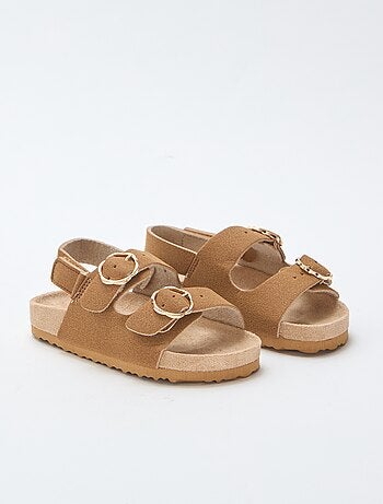 Sandales plates avec bride de maintien à la cheville ajustable par un scratch