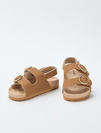 Sandales plates avec bride de maintien à la cheville ajustable par un scratch