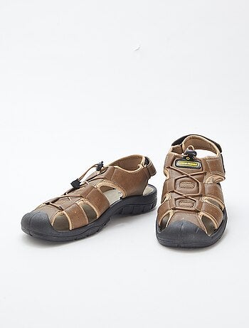 Sandales type sport réglables par scratchs et élastiques
