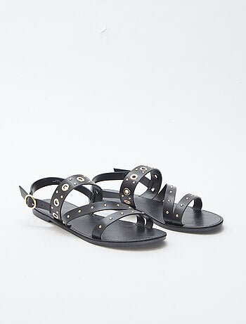 Sandales unies à brides cloutées