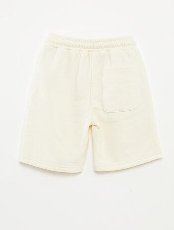 Short à grandes poches