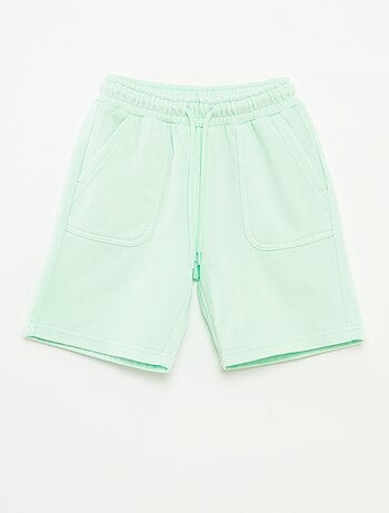 Short à grandes poches