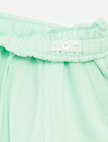 Short à grandes poches