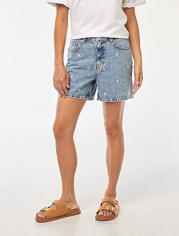 Short en jean avec broderies à fleurs