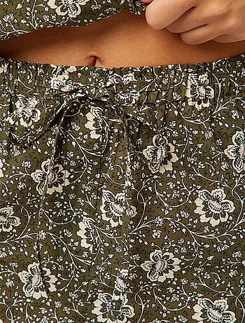 Short léger à motif floral