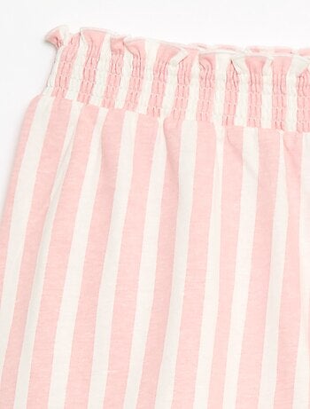 Short léger à volants