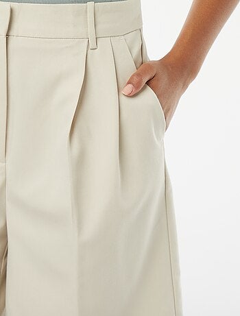 Short uni à taille haute