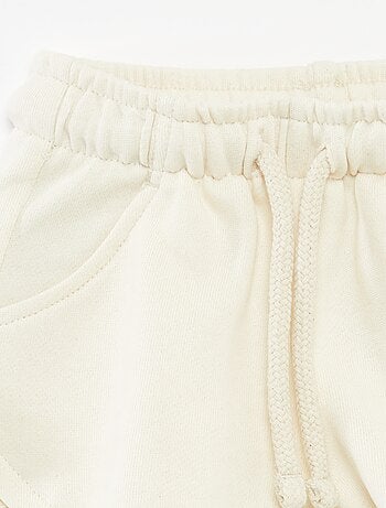 Short uni avec poches