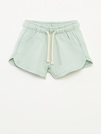 Short uni avec poches