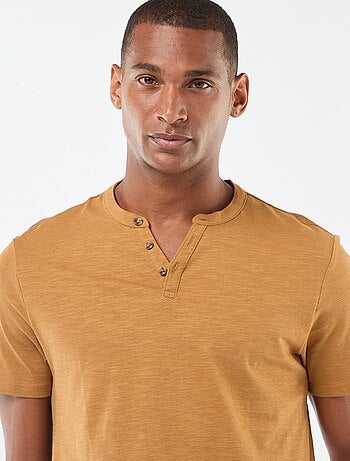 T-shirt à col tunisien manches courtes