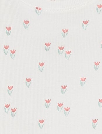 T-shirt côtelé avec bords ondulés et motifs